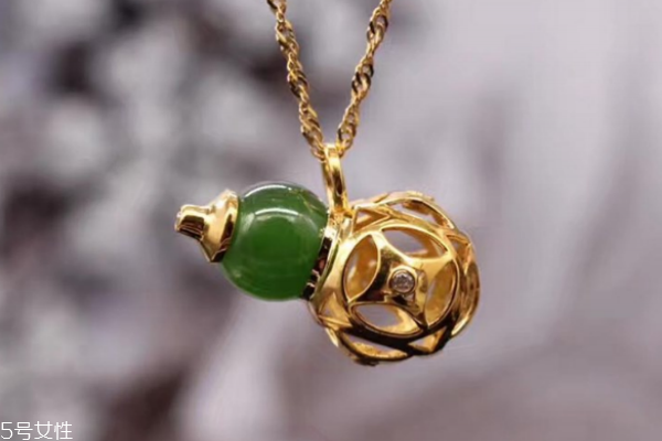 金鑲玉吊墜怎么鑒別 這幾點(diǎn)要看清 金鑲玉吊墜怎么鑒別 這幾點(diǎn)要看清