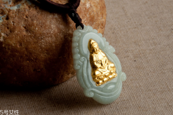 金鑲玉吊墜有什么好處 難怪如此受歡迎 金鑲玉吊墜有什么好處 難怪如此受歡迎
