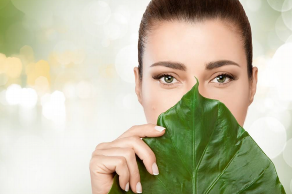 一到冬天臉上煩人的小黑點(diǎn)就出來了 一到冬天臉上煩人的小黑點(diǎn)就出來了