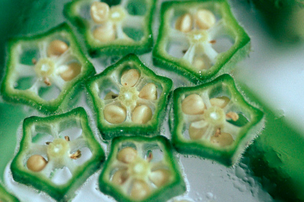 秋葵怎么切？最好焯水后再切