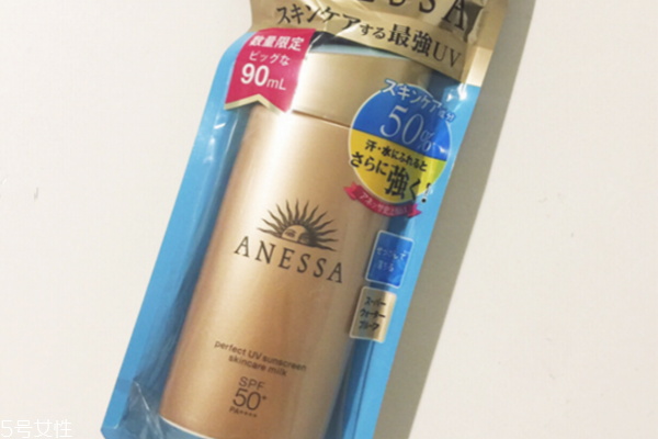 安耐曬乳液好還是啫喱 安耐曬乳液和啫喱區(qū)別 安耐曬乳液好還是啫喱 安耐曬乳液和啫喱區(qū)別