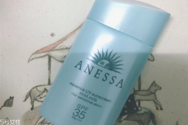 安耐曬乳液好還是啫喱 安耐曬乳液和啫喱區(qū)別 安耐曬乳液好還是啫喱 安耐曬乳液和啫喱區(qū)別