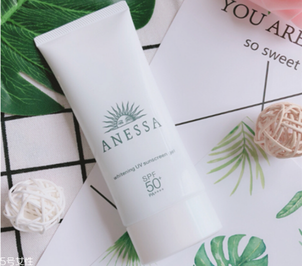 安耐曬乳液好還是啫喱 安耐曬乳液和啫喱區(qū)別 安耐曬乳液好還是啫喱 安耐曬乳液和啫喱區(qū)別