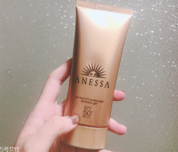 安耐曬乳液好還是啫喱 安耐曬乳液和啫喱區(qū)別 安耐曬乳液好還是啫喱 安耐曬乳液和啫喱區(qū)別