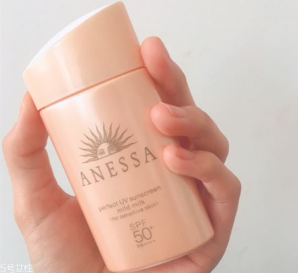 安耐曬乳液好還是啫喱 安耐曬乳液和啫喱區(qū)別 安耐曬乳液好還是啫喱 安耐曬乳液和啫喱區(qū)別