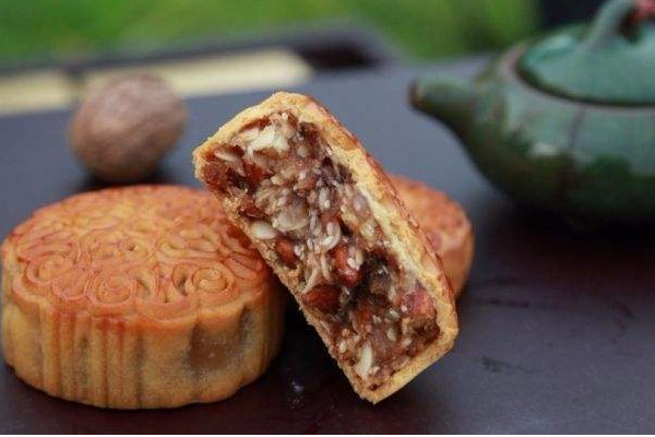 五仁月餅為什么難吃？購買時注意看五仁月餅保質期