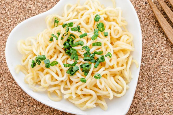 方便面是油炸的嗎？油炸方便面和非油炸方便面區(qū)別