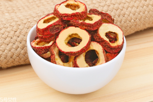 煮肉為什么放山楂 有兩個(gè)好處 煮肉為什么放山楂 有兩個(gè)好處