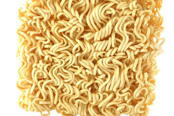 為什么方便面是卷曲的形狀？這些人最好少吃