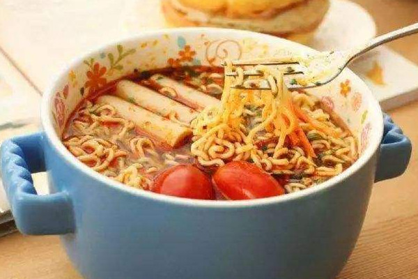 方便面是油炸的嗎？油炸方便面和非油炸方便面區(qū)別