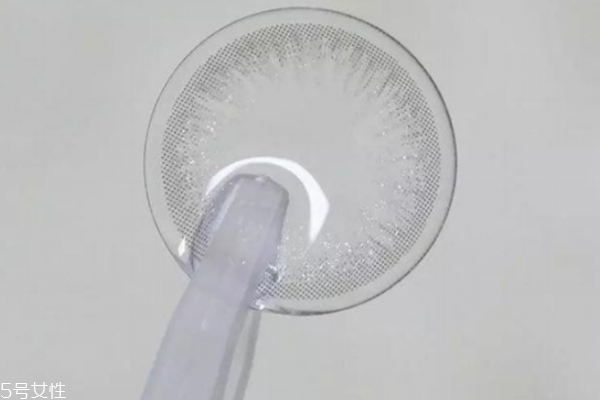 美瞳要泡多久才能戴 至少6個小時 美瞳要泡多久才能戴 至少6個小時