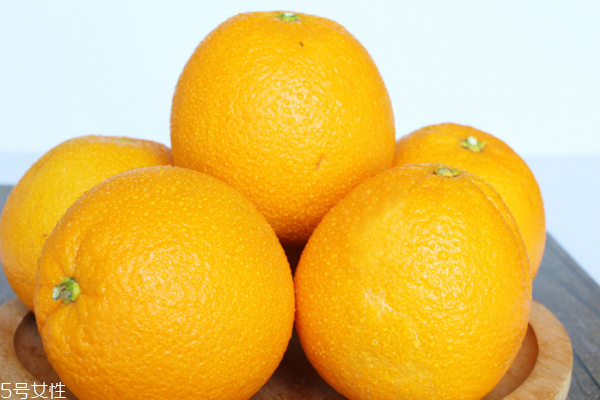 橙子沒有刀怎么吃 剝開更美味 橙子沒有刀怎么吃 剝開更美味