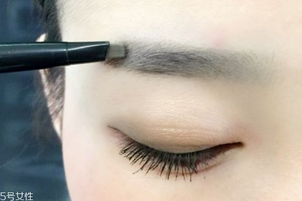 黑灰色眉筆是什么顏色 黑灰色眉筆效果圖 黑灰色眉筆是什么顏色 黑灰色眉筆效果圖