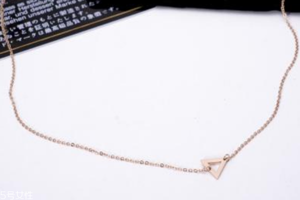 玫瑰金項鏈適合什么膚色 比黃金更好搭 玫瑰金項鏈適合什么膚色 比黃金更好搭