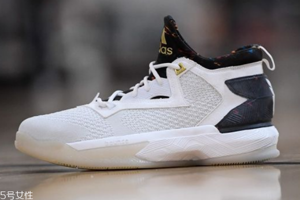 籃球鞋底磨平了怎么辦 當(dāng)心不防滑 籃球鞋底磨平了怎么辦 當(dāng)心不防滑