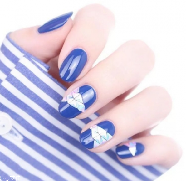 2022美甲流行色顯手白 推薦這四大色 2022美甲流行色顯手白 推薦這四大色