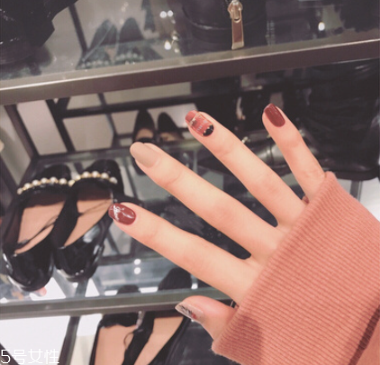 2022美甲流行色顯手白 推薦這四大色 2022美甲流行色顯手白 推薦這四大色