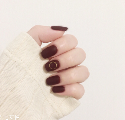 2022美甲流行色顯手白 推薦這四大色 2022美甲流行色顯手白 推薦這四大色