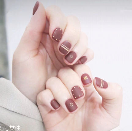 2022美甲流行色顯手白 推薦這四大色 2022美甲流行色顯手白 推薦這四大色