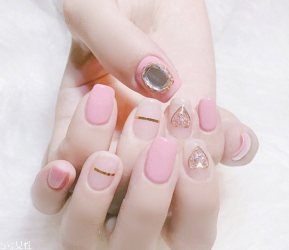 2022美甲流行色顯手白 推薦這四大色 2022美甲流行色顯手白 推薦這四大色