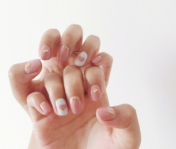 2022美甲流行色顯手白 推薦這四大色 2022美甲流行色顯手白 推薦這四大色