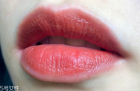 雅詩(shī)蘭黛333沾杯嗎 半啞光口紅略顯粘杯 雅詩(shī)蘭黛333沾杯嗎 半啞光口紅略顯粘杯