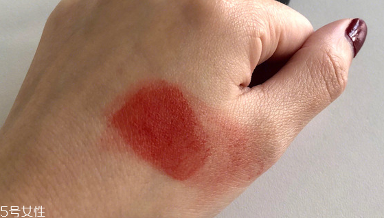 雅詩(shī)蘭黛333沾杯嗎 半啞光口紅略顯粘杯 雅詩(shī)蘭黛333沾杯嗎 半啞光口紅略顯粘杯