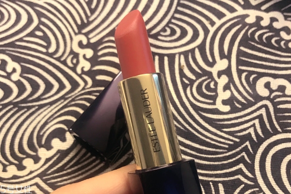 雅詩蘭黛333掉色嗎 越大牌掉色越嚴重