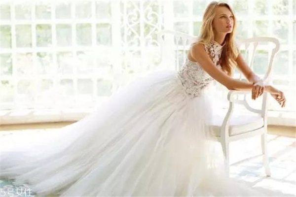 pronovias婚紗真假鑒別 特征非常明顯 pronovias婚紗真假鑒別 特征非常明顯