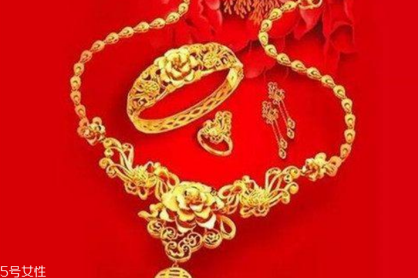 結(jié)婚三金一般多少錢 大概在這個(gè)價(jià)位 結(jié)婚三金一般多少錢 大概在這個(gè)價(jià)位