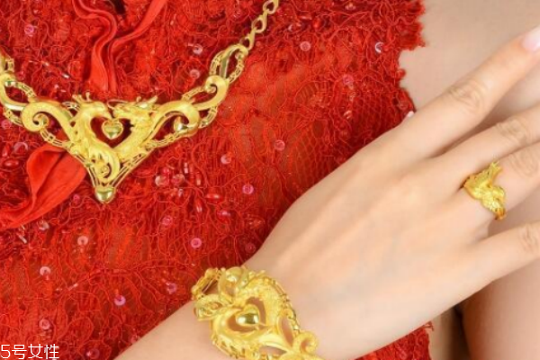 結(jié)婚三金是男方買(mǎi)還是女方買(mǎi) 有一定講究