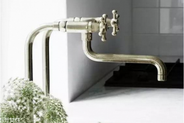 過(guò)期的化妝品用了會(huì)怎么樣 使用過(guò)期化妝品的危害