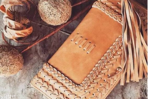 過(guò)期的化妝品用了會(huì)怎么樣 使用過(guò)期化妝品的危害