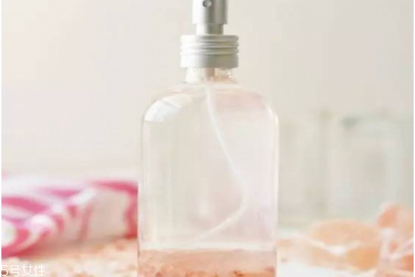 過(guò)期的化妝品用了會(huì)怎么樣 使用過(guò)期化妝品的危害