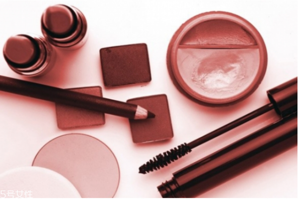 過(guò)期的化妝品用了會(huì)怎么樣 使用過(guò)期化妝品的危害