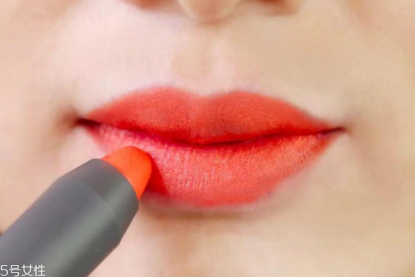口紅怎么涂不沾杯 這些心機(jī)竅門get一下 口紅怎么涂不沾杯 這些心機(jī)竅門get一下