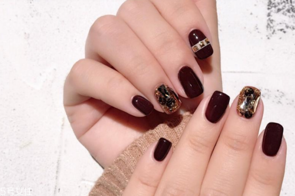 秋冬做什么顏色指甲好看 你一定要試試這3種美甲 秋冬做什么顏色指甲好看 你一定要試試這3種美甲