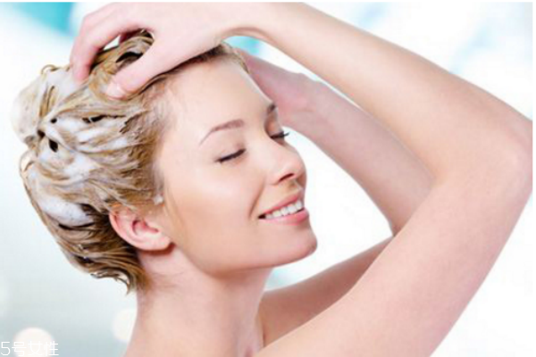 孕婦產(chǎn)后坐月子多長(zhǎng)時(shí)間內(nèi)可以洗頭 孕婦產(chǎn)后坐月子多長(zhǎng)時(shí)間內(nèi)可以洗頭