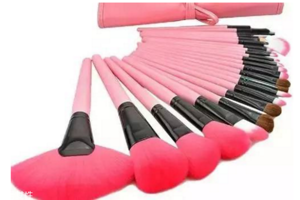 油性皮膚喜歡掉妝，小編來教你怎么辦