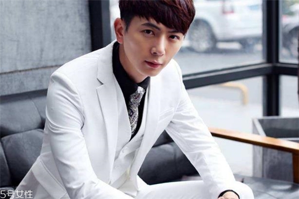 新郎結婚穿什么衣服 莊重得體很重要 新郎結婚穿什么衣服 莊重得體很重要