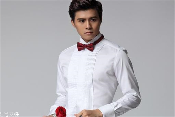 結(jié)婚新郎穿什么顏色襯衣 根據(jù)西裝搭配 結(jié)婚新郎穿什么顏色襯衣 根據(jù)西裝搭配