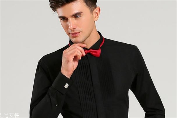 結(jié)婚新郎穿什么顏色襯衣 根據(jù)西裝搭配 結(jié)婚新郎穿什么顏色襯衣 根據(jù)西裝搭配