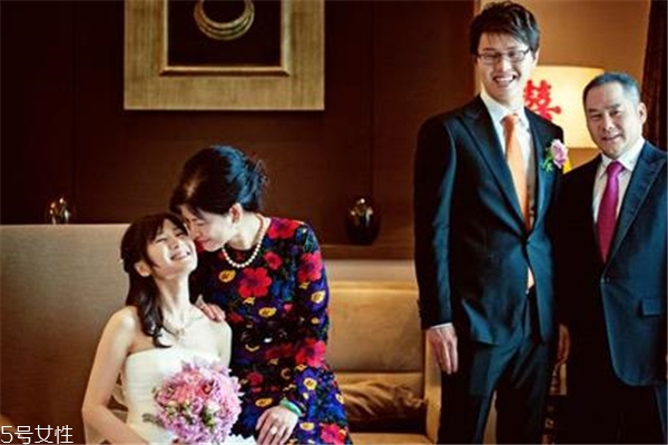 兒子結(jié)婚媽媽穿什么衣服 大方得體就行啦 兒子結(jié)婚媽媽穿什么衣服 大方得體就行啦