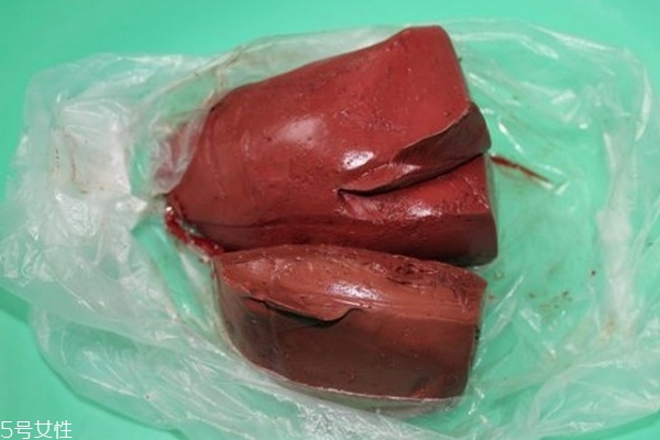 豬血為什么煮了發(fā)綠 2個(gè)原因?qū)е? alt=