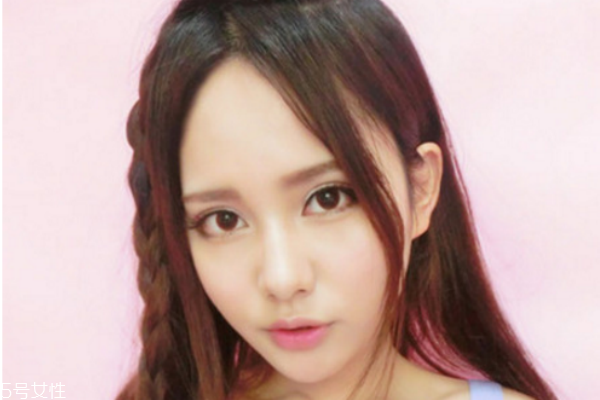 初學(xué)者化妝步驟教程 女神魅力妝容 初學(xué)者化妝步驟教程 女神魅力妝容