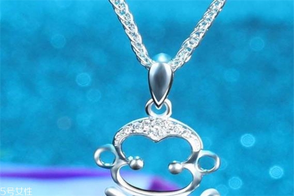 銀項(xiàng)鏈為什么會變黑 由這些原因?qū)е? alt=