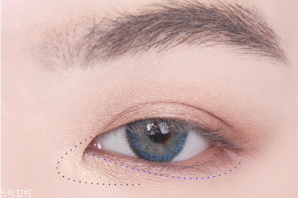 如何畫下垂眼妝 網(wǎng)紅無辜下垂眼妝 如何畫下垂眼妝 網(wǎng)紅無辜下垂眼妝