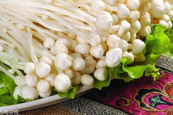 金針菇怎么挑 按這個(gè)標(biāo)準(zhǔn)挑 金針菇怎么挑 按這個(gè)標(biāo)準(zhǔn)挑