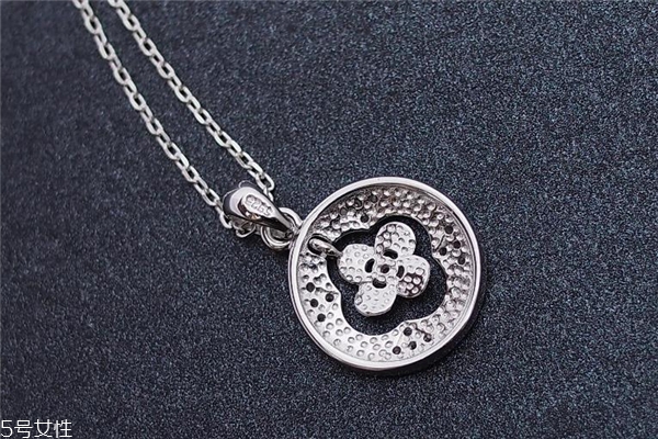 銀項鏈變黑是生病了嗎 沒有直接聯(lián)系 銀項鏈變黑是生病了嗎 沒有直接聯(lián)系