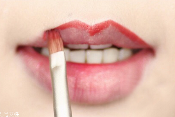 紅唇怎么畫好看 一支唇膏打造八種唇妝 紅唇怎么畫好看 一支唇膏打造八種唇妝
